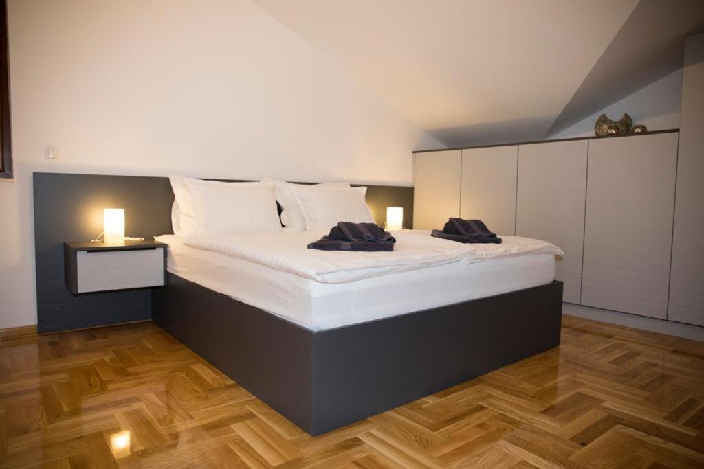 דירות מוסטר Penthouse With Old Bridge View And Jacuzzi מראה חיצוני תמונה