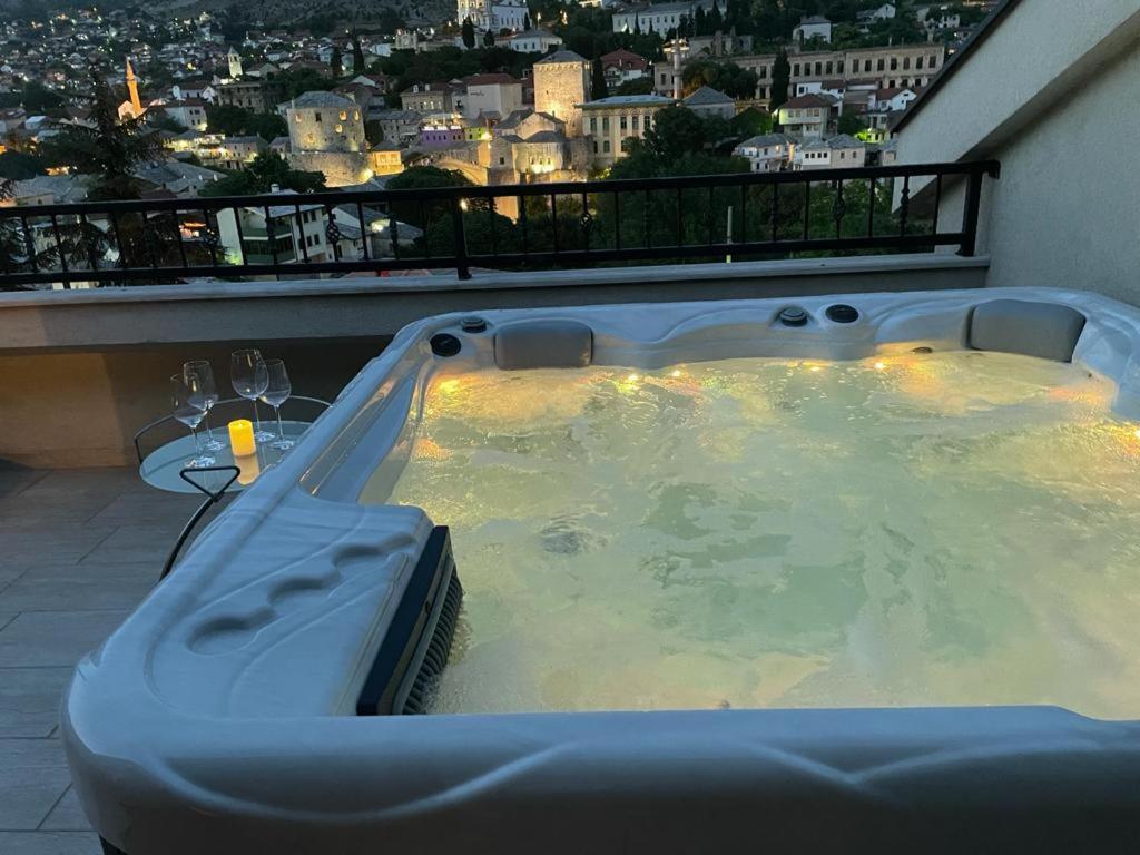 דירות מוסטר Penthouse With Old Bridge View And Jacuzzi מראה חיצוני תמונה